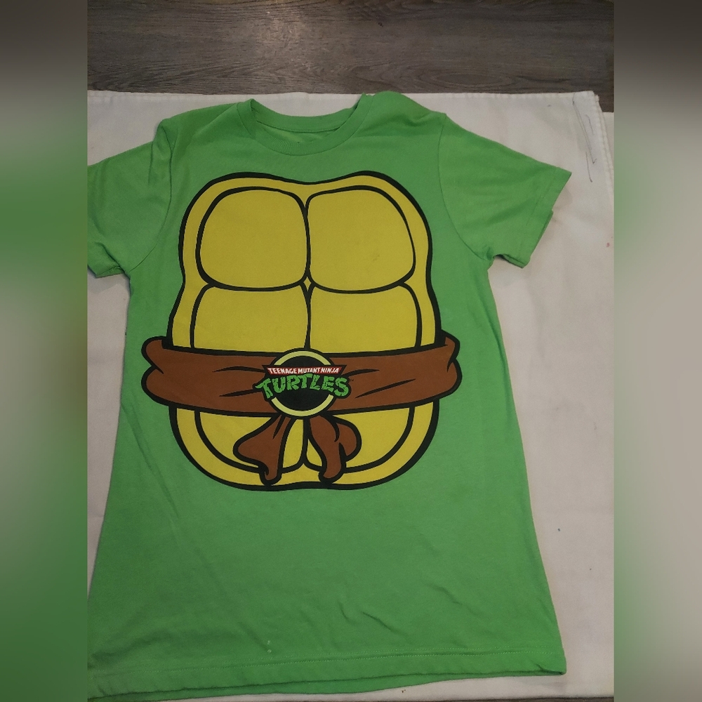 The product is a Teenage Mutant Ninja Turtles T-shirt in size small for men.